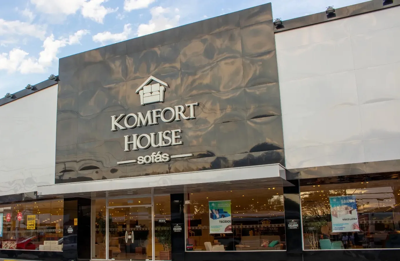 Fachada de uma loja Komfort House